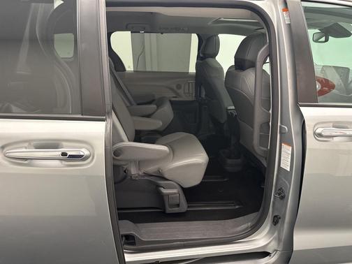 2021 Toyota Sienna XLE 7 Passenger