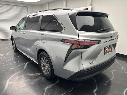2021 Toyota Sienna XLE 7 Passenger