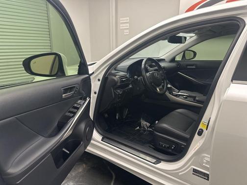 2018 Lexus IS 300 Base