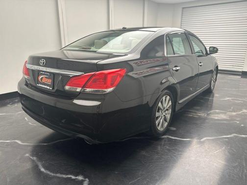Cocoa Bean Metallic 2011 Toyota Avalon Limited