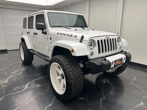 Bright White Clearcoat 2016 Jeep Wrangler Unlimited Sahara