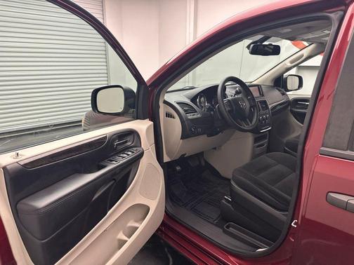 Octane Red Pearlcoat 2019 Dodge Grand Caravan SE