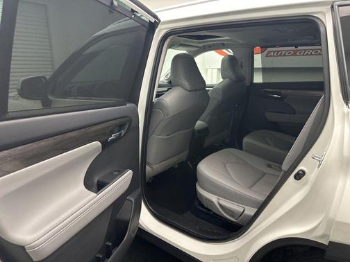 Blizzard Pearl 2021 Toyota Highlander Hybrid Limited