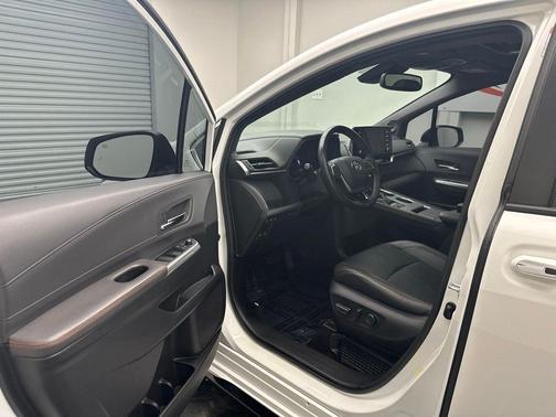 Super White 2021 Toyota Sienna XSE 7 Passenger
