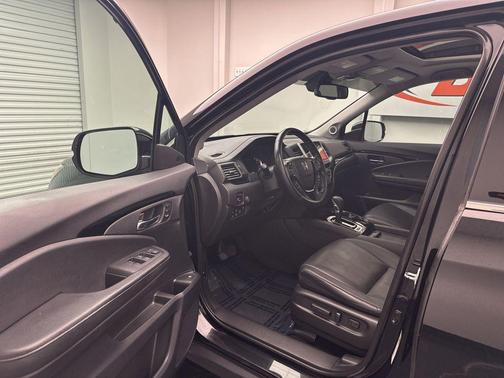 Crystal Black Pearl 2018 Honda Ridgeline RTL-E