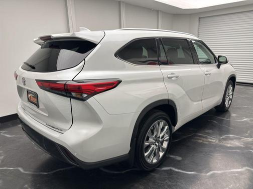 2022 Toyota Highlander Limited