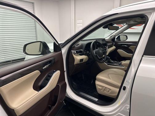 2022 Toyota Highlander Limited