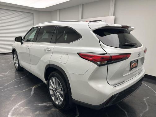 2022 Toyota Highlander Limited