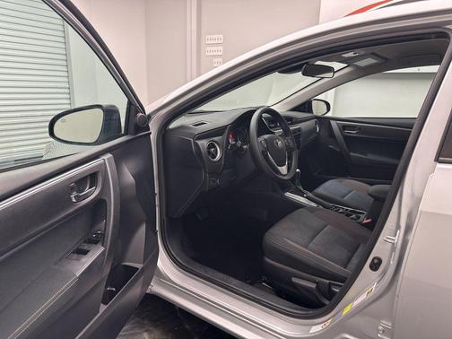 Classic Silver Metallic 2017 Toyota Corolla LE