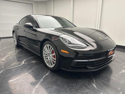 2018 Porsche Panamera 4