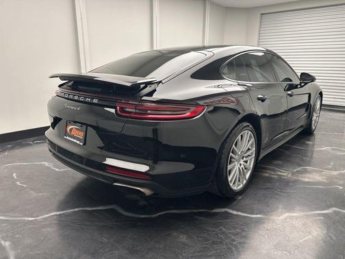 2018 Porsche Panamera 4