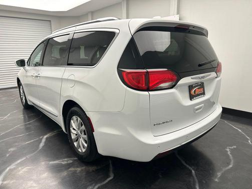 Bright White Clearcoat 2018 Chrysler Pacifica Touring-L Plus