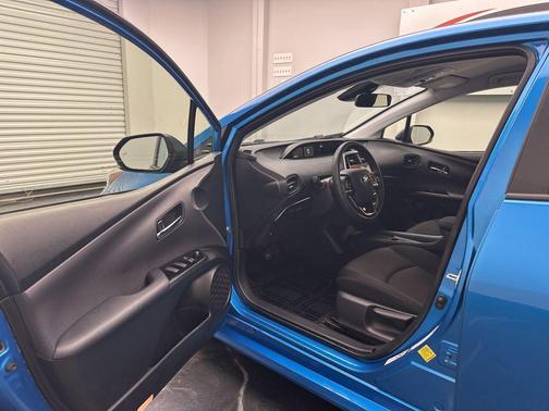 Electric 2022 Toyota Prius LE