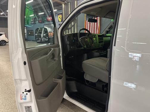 2022 Chevrolet Express 2500 RWD 2500 Regular Wheelbase WT