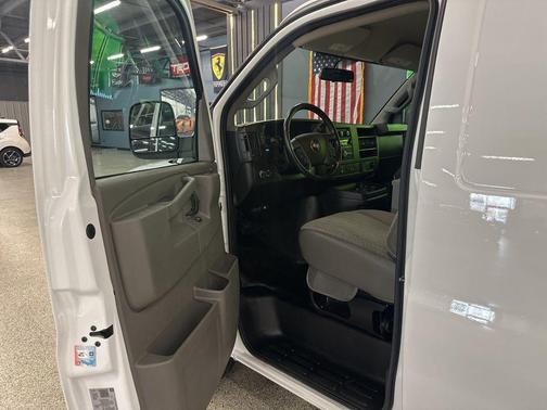 2022 Chevrolet Express 2500 RWD 2500 Regular Wheelbase WT
