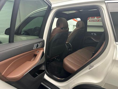 Mineral White Metallic 2021 BMW X5 xDrive40i