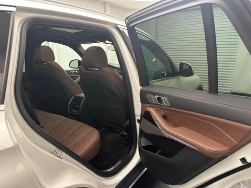 Mineral White Metallic 2021 BMW X5 xDrive40i