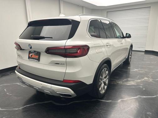 Mineral White Metallic 2021 BMW X5 xDrive40i