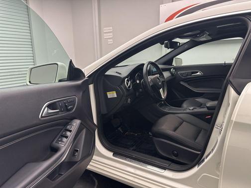 2014 Mercedes-Benz CLA-Class Base