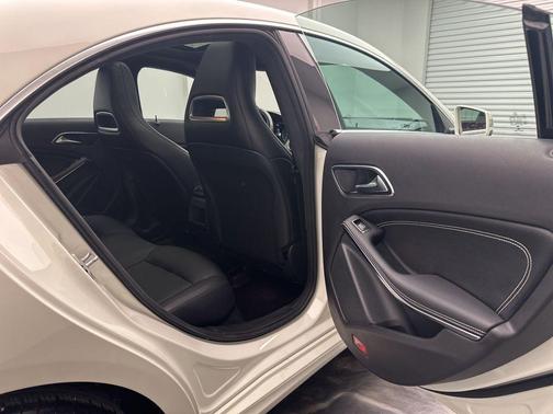 2014 Mercedes-Benz CLA-Class Base