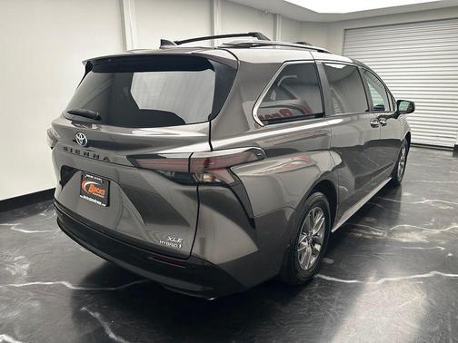 Predawn Gray Mica 2024 Toyota Sienna XLE