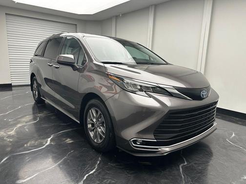Predawn Gray Mica 2024 Toyota Sienna XLE