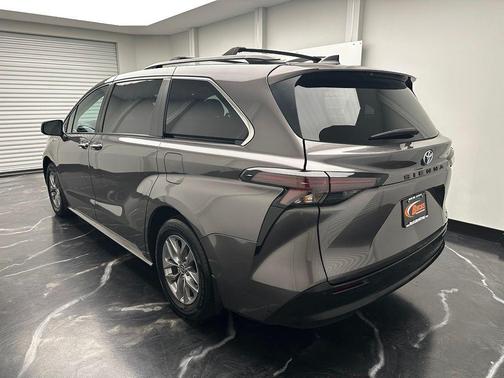 Predawn Gray Mica 2024 Toyota Sienna XLE