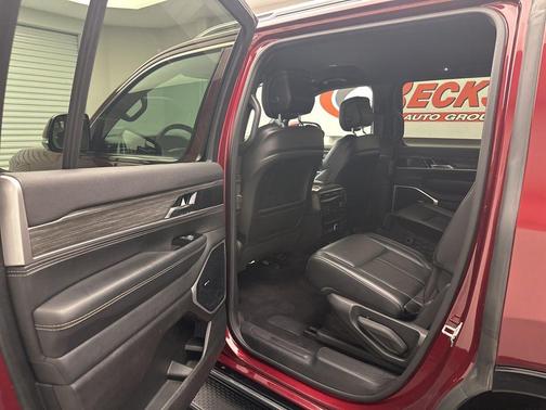 Velvet Red Pearlcoat 2022 Jeep Wagoneer Series II