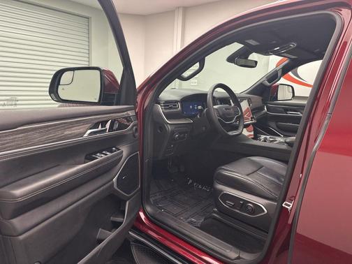 Velvet Red Pearlcoat 2022 Jeep Wagoneer Series II