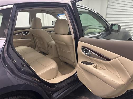 2011 INFINITI M37x Base
