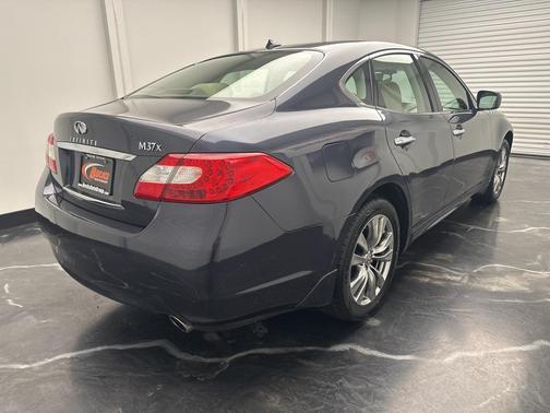2011 INFINITI M37x Base