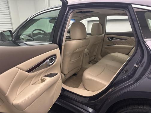 2011 INFINITI M37x Base