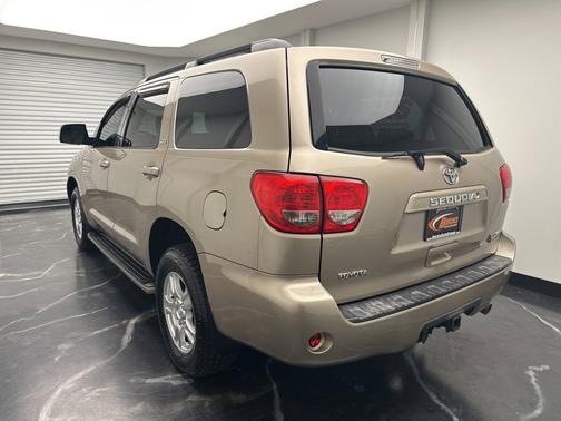 Beige 2008 Toyota Sequoia Base