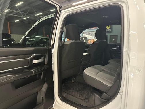 Bright White Clearcoat 2024 RAM 3500 Big Horn Crew Cab 4x4 8' Box