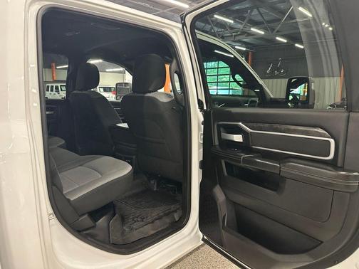 Bright White Clearcoat 2024 RAM 3500 Big Horn Crew Cab 4x4 8' Box
