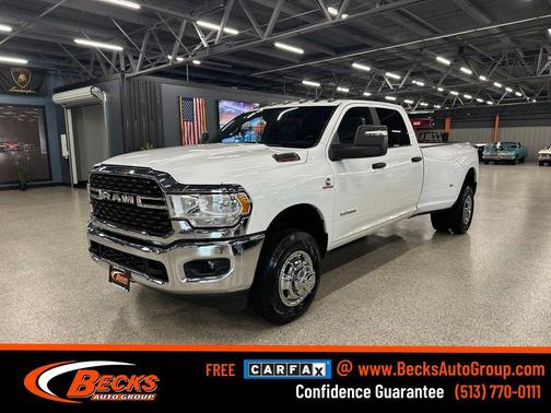 Bright White Clearcoat 2024 RAM 3500 Big Horn Crew Cab 4x4 8' Box