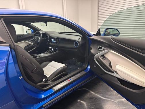 Hyper Blue Metallic 2016 Chevrolet Camaro 2LT