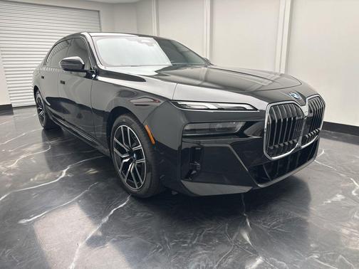 Black Sapphire Metallic 2023 BMW 740 i