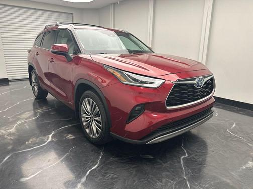 Ruby Flare Pearl 2022 Toyota Highlander Hybrid Platinum