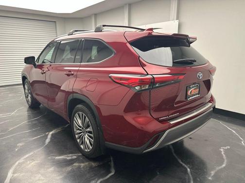 Ruby Flare Pearl 2022 Toyota Highlander Hybrid Platinum