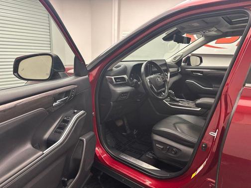 Ruby Flare Pearl 2022 Toyota Highlander Hybrid Platinum