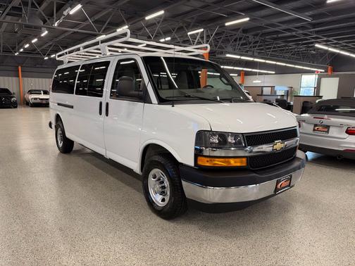 Summit White 2022 Chevrolet Express 3500 LT