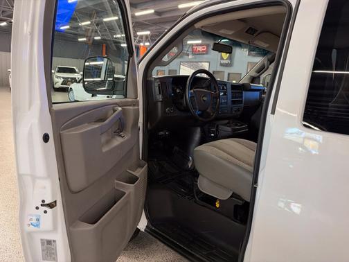 Summit White 2022 Chevrolet Express 3500 LT