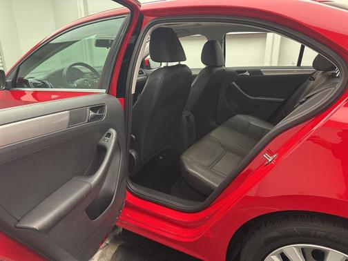 2015 Volkswagen Jetta Auto SE w/Connectivity/Navigation