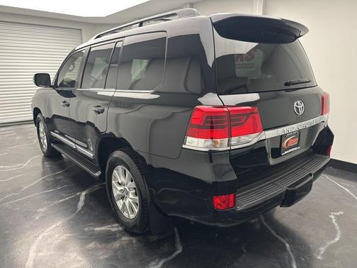 2016 Toyota Land Cruiser Base