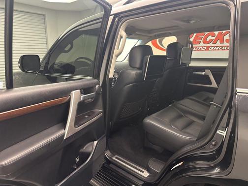 2016 Toyota Land Cruiser Base