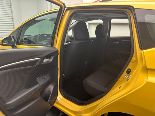 Helios Yellow Pearl 2018 Honda Fit EX