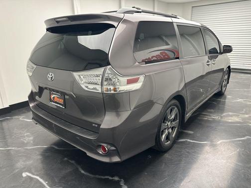 2017 Toyota Sienna SE Premium