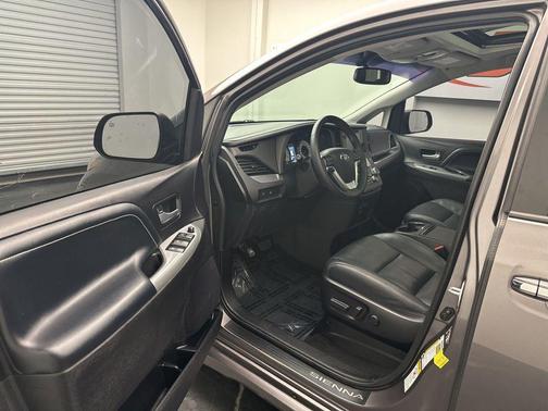 2017 Toyota Sienna SE Premium