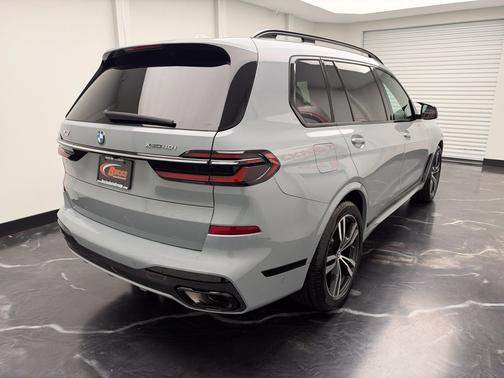 Gray Metallic 2023 BMW X7 xDrive40i